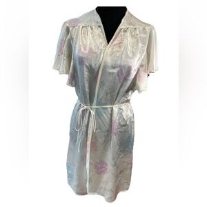 Val‎ Mode lingerie ladies short silky kimono style bathroom size medium romantic